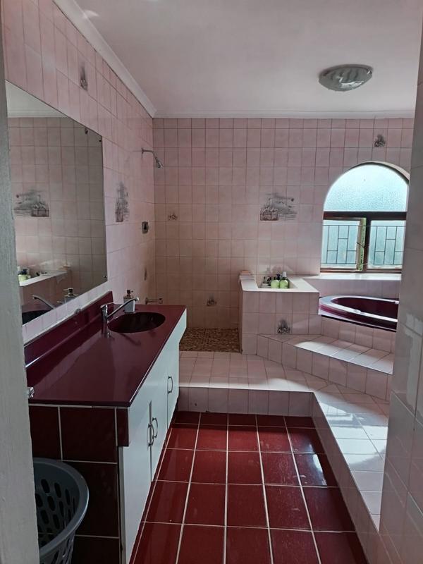 5 Bedroom Property for Sale in Grassy Park Western Cape